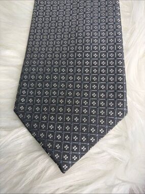 Men's Gray Geometric Silk Tie - Versatile Formal Accessory